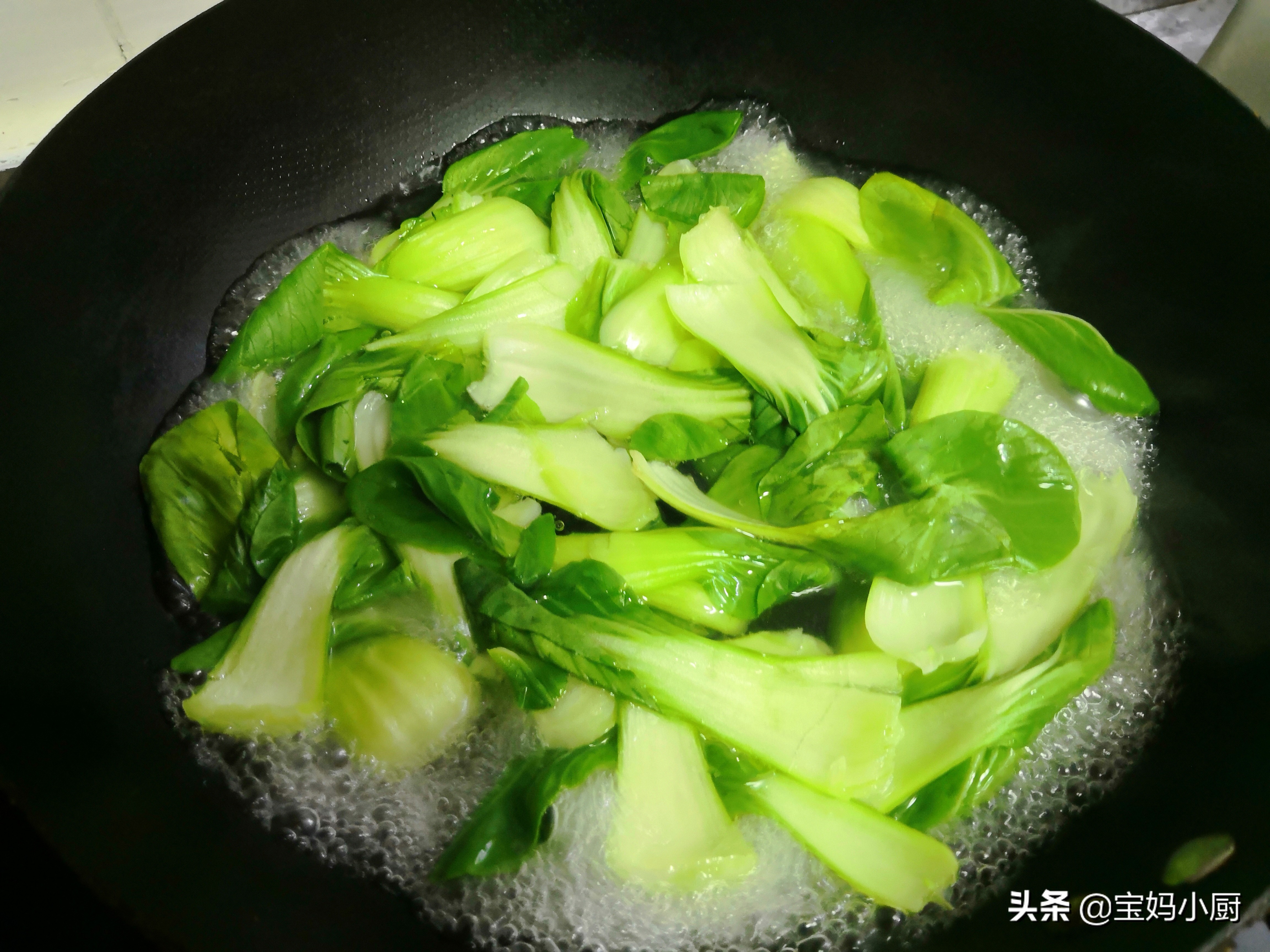 早餐就爱吃蒸饺，比包子省事，软乎乎，一咬直冒汁，放一天都不硬