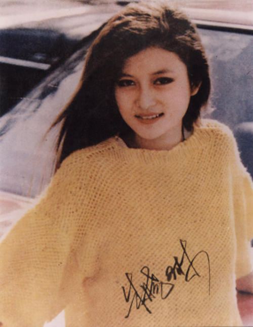 朱晓琳1984年妈妈的吻专辑完整版,朱晓琳第一次唱妈妈的吻歌曲视频