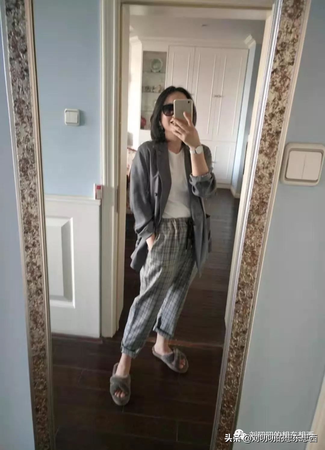 白t穿搭高级感西装,今年超级火的白t加西装外套