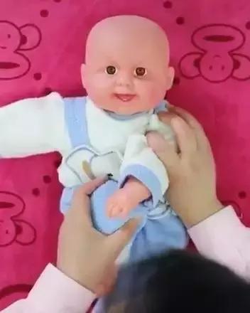 宝宝肚子胀气哭闹排气操,新生儿胀气哭闹时可以做排气操吗