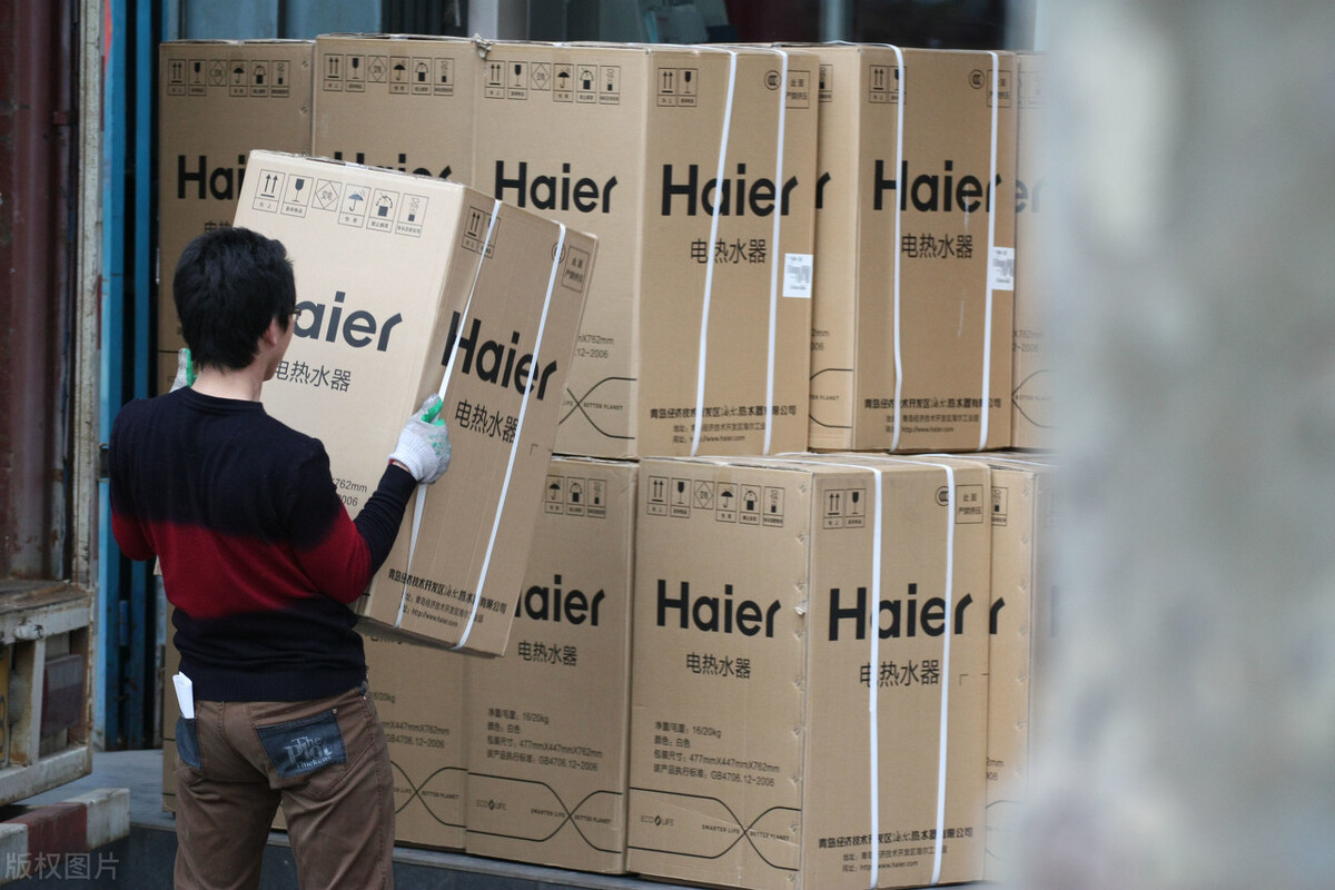 买家电网上买还是店里买,买家电网上买好还是去实体店好