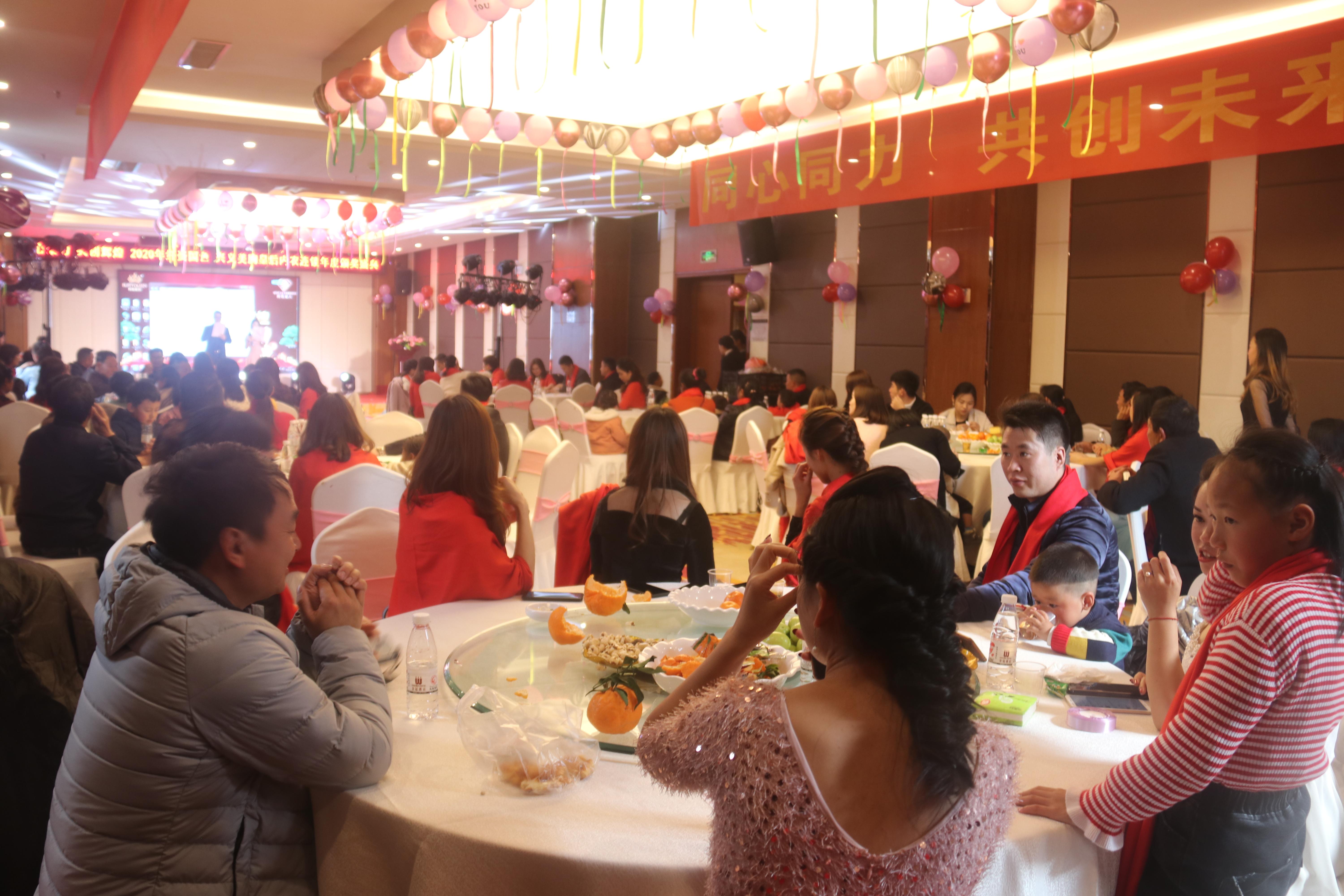 兴义美胸皇后年度颁奖盛典现场精彩连连