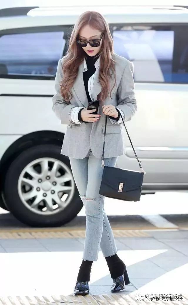 毛衣衬衫高雅上档次,毛衣搭衬衫怎么穿