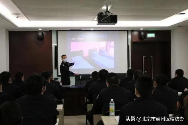 新提拔领导干部培训班,给新上任的基层专干培训