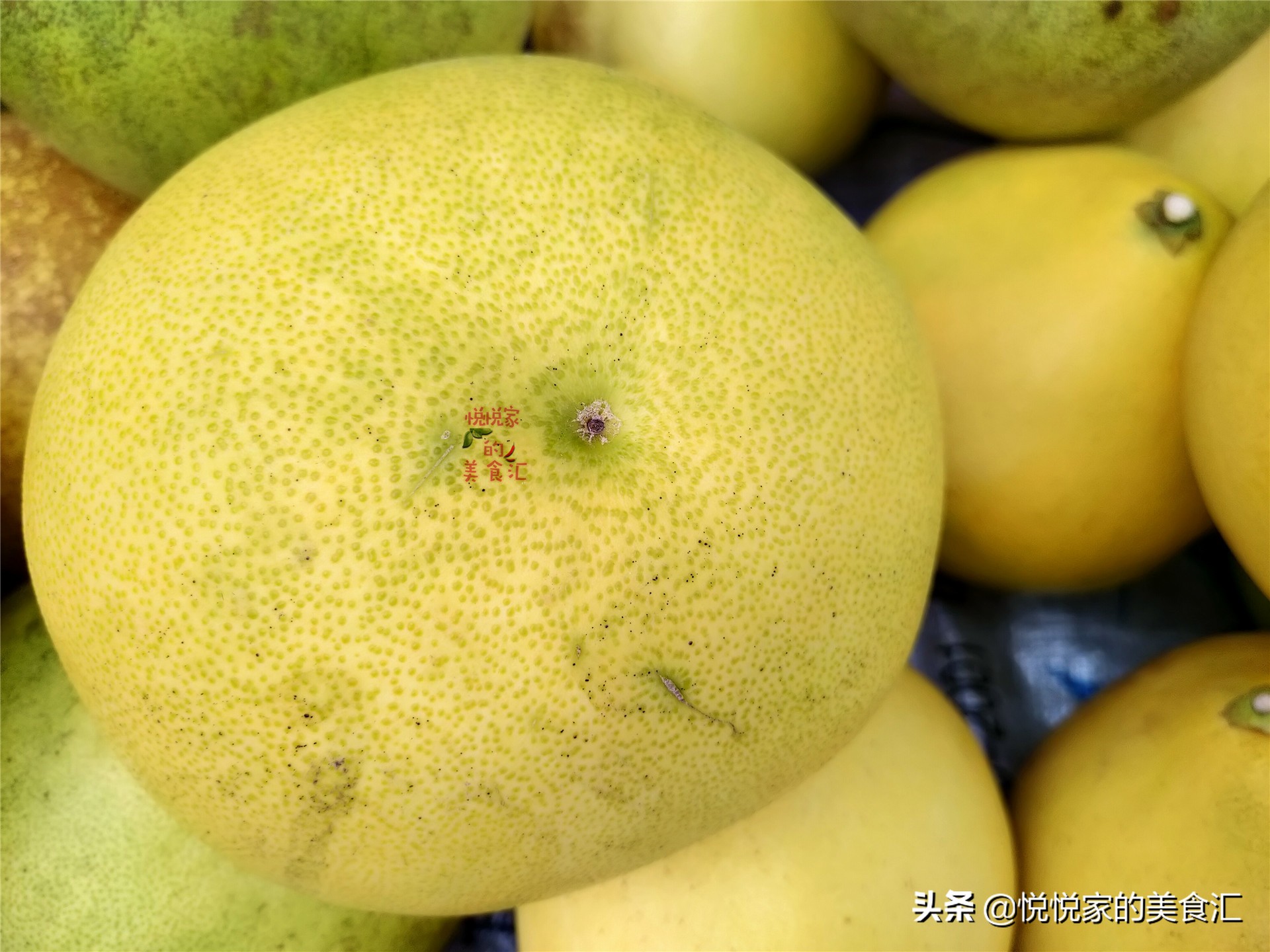 怎么挑柚子比较好吃,怎样挑柚子又甜又有水分又好吃