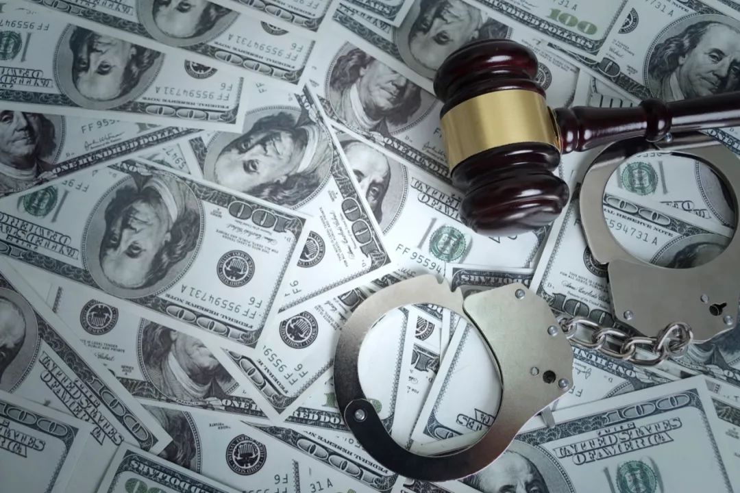 年轻夫妻月入2万,年轻夫妻年收入100万