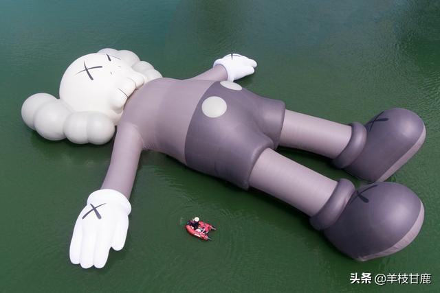 优衣库联名kaws遭疯抢,优衣库与kaws联名还会有吗