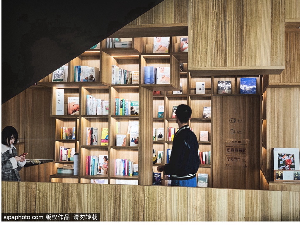 京城简约风书店，干净明亮简简单单的阅读之所