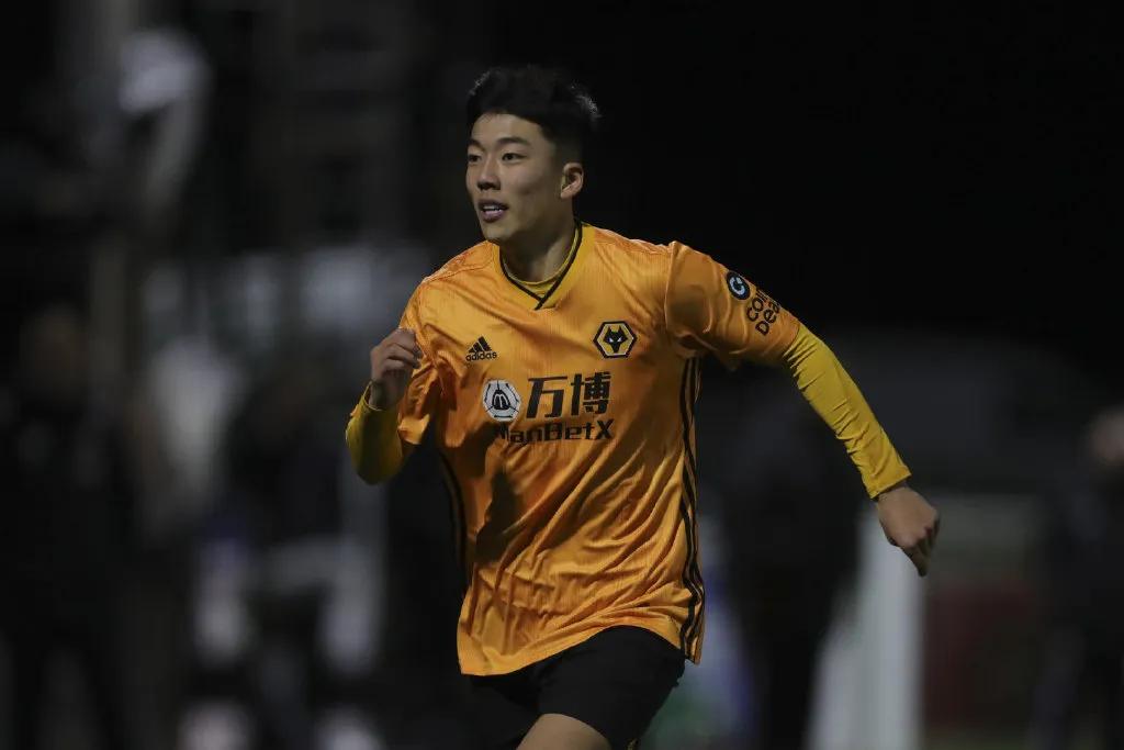 狼队续约中国小将,英超狼队签约新人