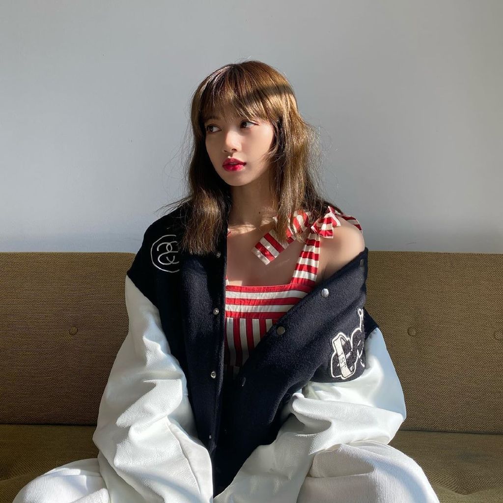 lisa晒泳装造型,2023lisa同款棒球服