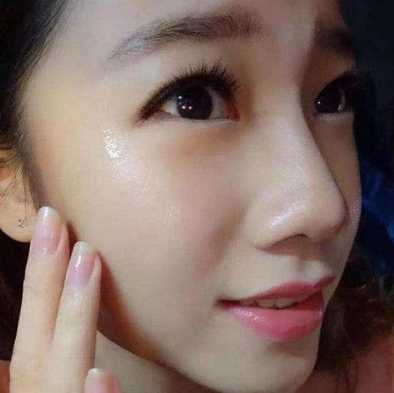 芦荟胶护肤界的万金油怎么用,芦荟胶如何与面霜搭配使用