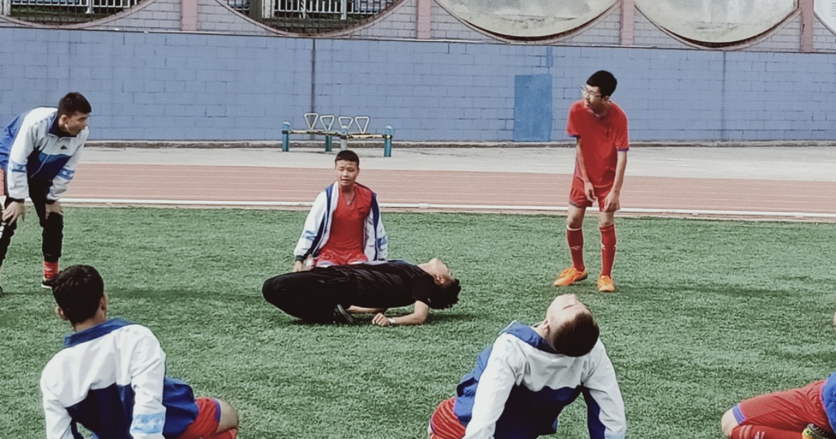 乌鲁木齐小学足球大胜日韩比赛,乌鲁木齐第81中学足球比赛视频