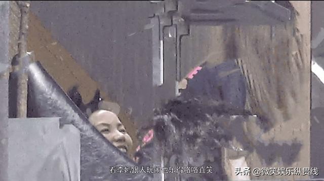 李嫣王菲头发照片,王菲李嫣近照大红色少女