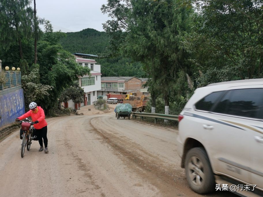 不负金秋香格里拉环线骑行视频,不负金秋千里骑行15天