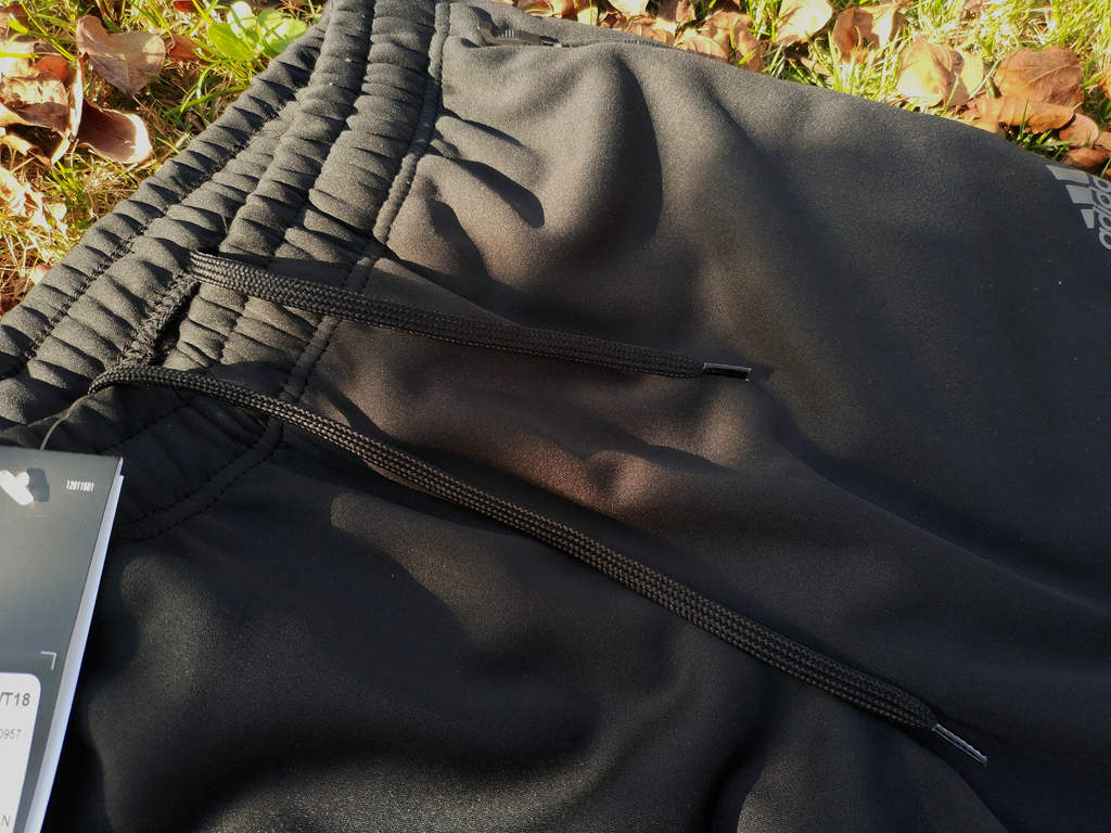 温暖舒适轻盈灵活——阿迪达斯HYBDSTRPTWT18男子户外长裤测评