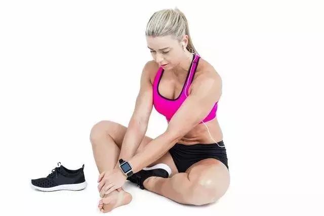 跑步黑指甲还能继续跑吗,跑步导致指甲淤血脱落