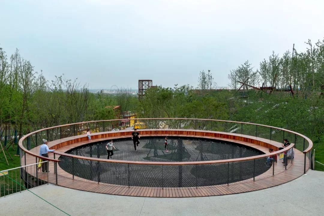 矿坑改造最美公园,矿坑改造湿地公园视频