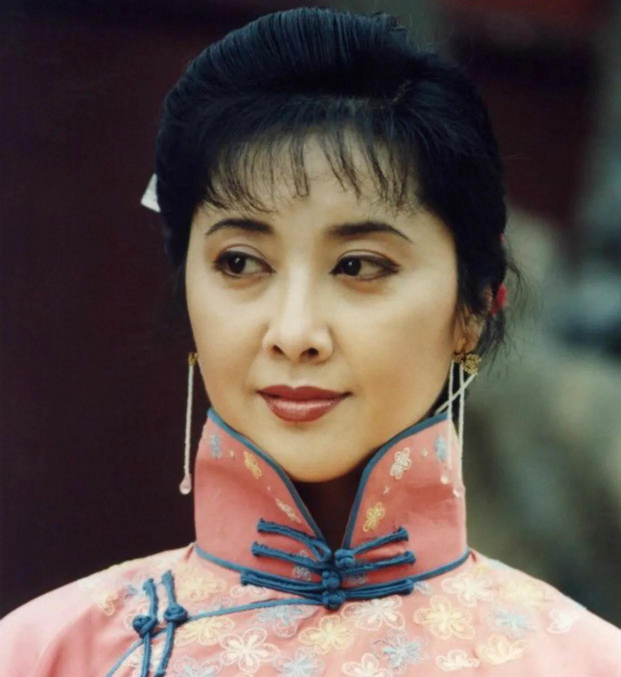 明星整容和不整容老去有什么区别,自然老去和整容明星的对比