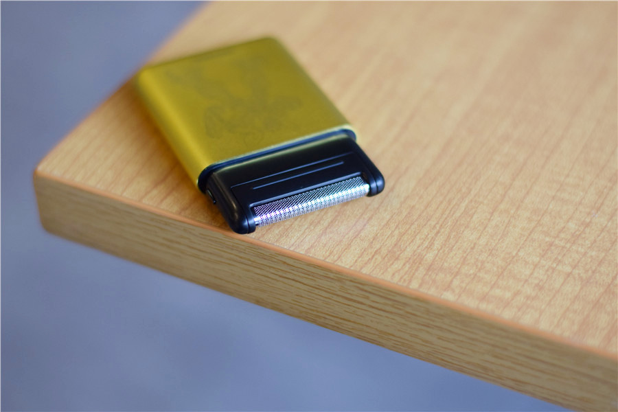 小米生态链推出变形金刚定制款剃须刀，399元的售价，你会买吗？