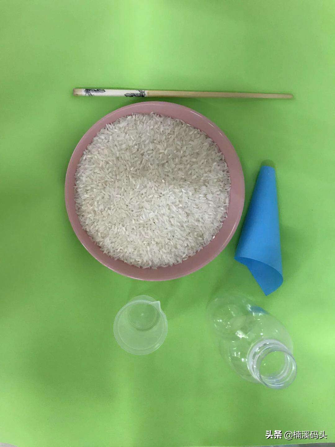 可以跟孩子一起玩的科学小魔术，筷子提米。操作简单，一学就会