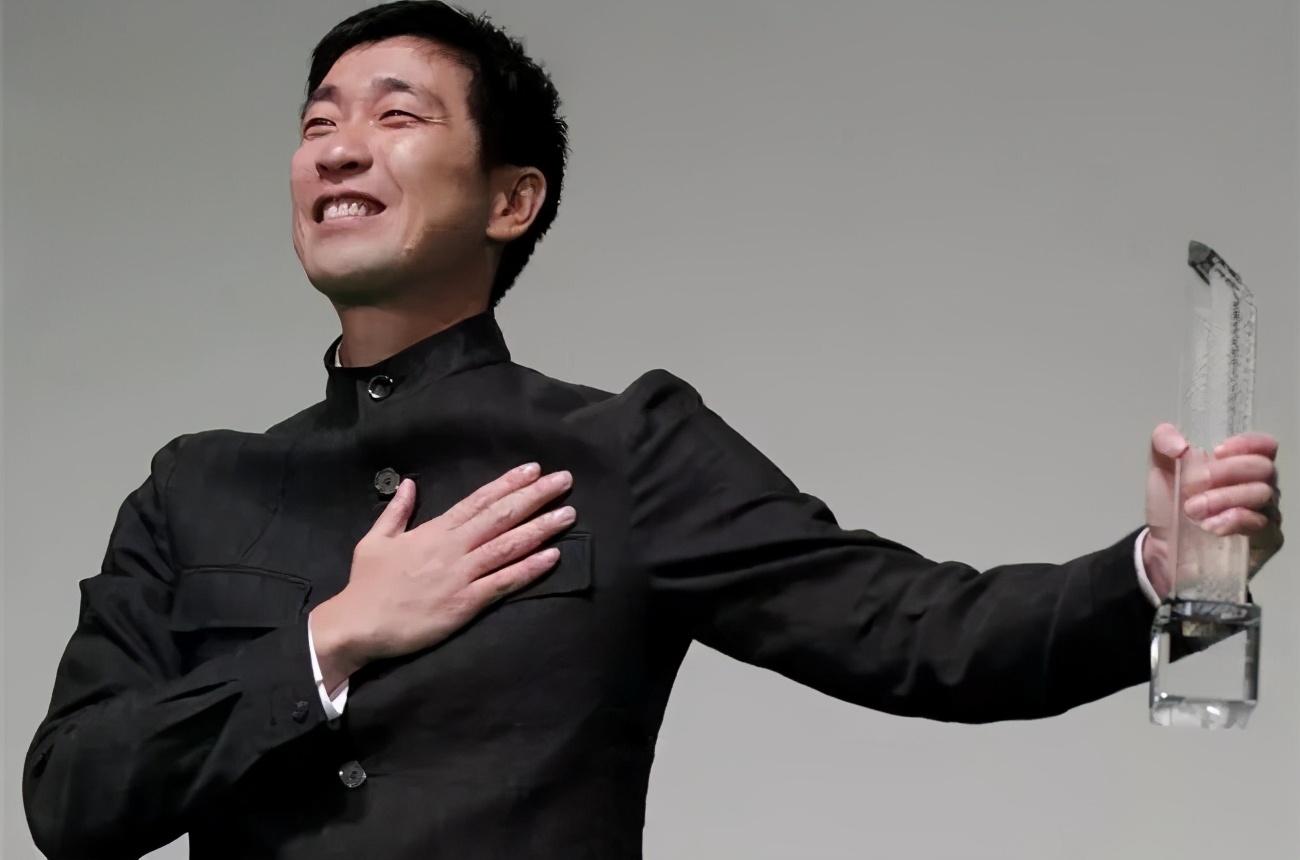 入行20年，跟刘德华搭档一坏成名：王*源千**值6180万片酬吗？