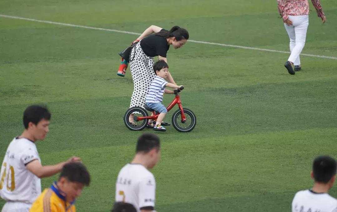 「烟台联赛战报」这领先优势，也忒大了吧