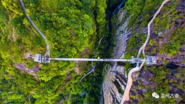 悬崖栈道景区游览图,旅游绝壁栈道探险