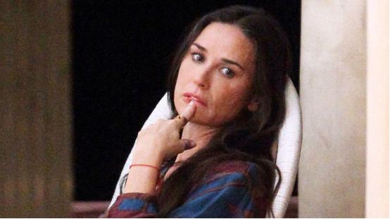 美艳女星出书爆料：15岁遭性侵、42岁流产，还被迫三人行？