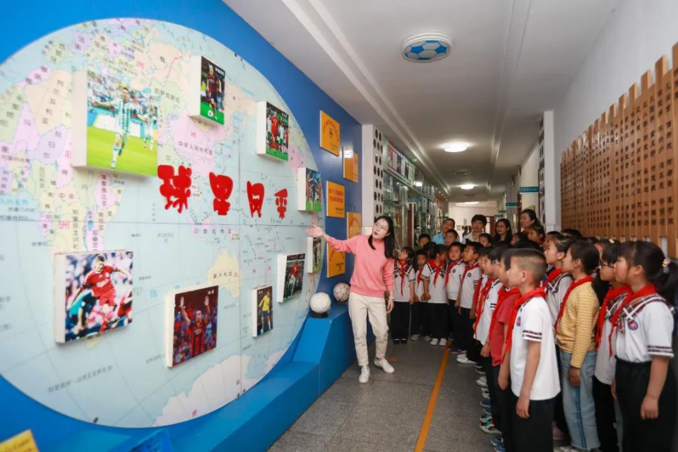 青岛香江路第一小学校长杯足球赛,青岛宁安路小学校长杯足球