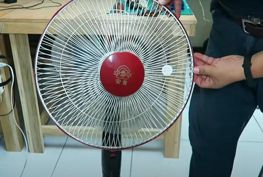 家用电风扇常见故障及解决办法,电风扇装错了怎么拆下来