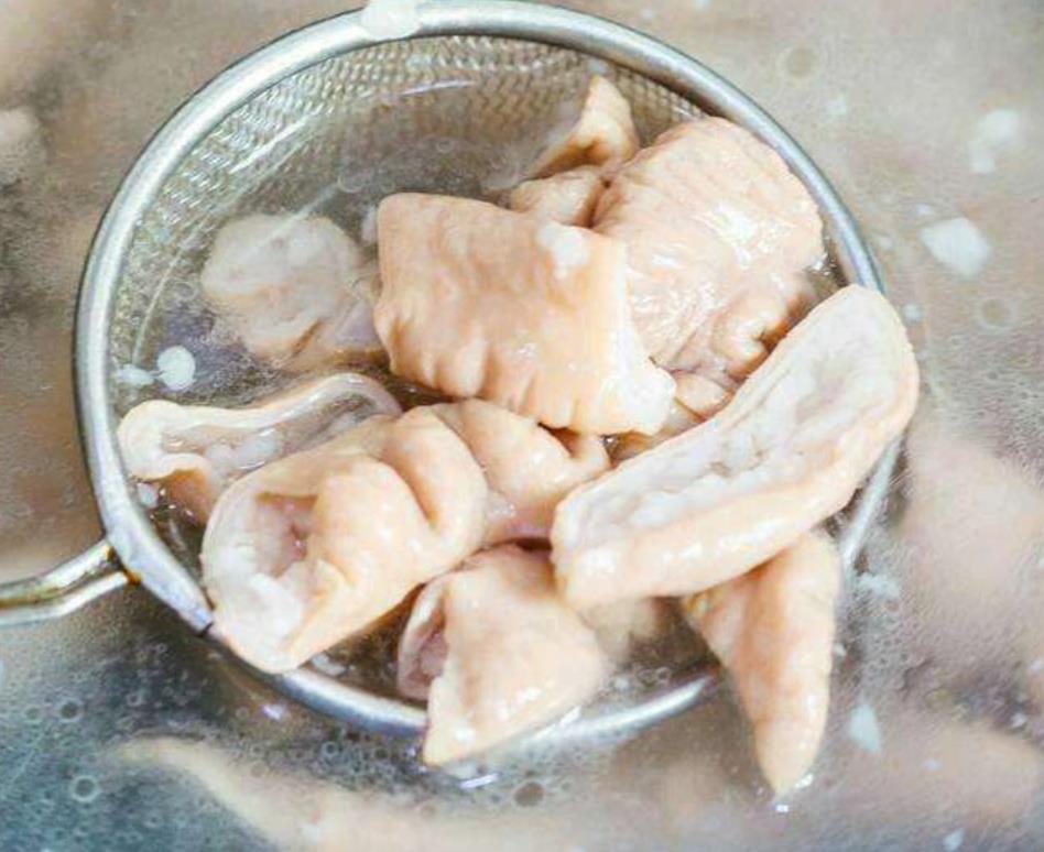 洗猪大肠要把里面的油脂去掉吗,洗猪大肠放什么醋洗得干净