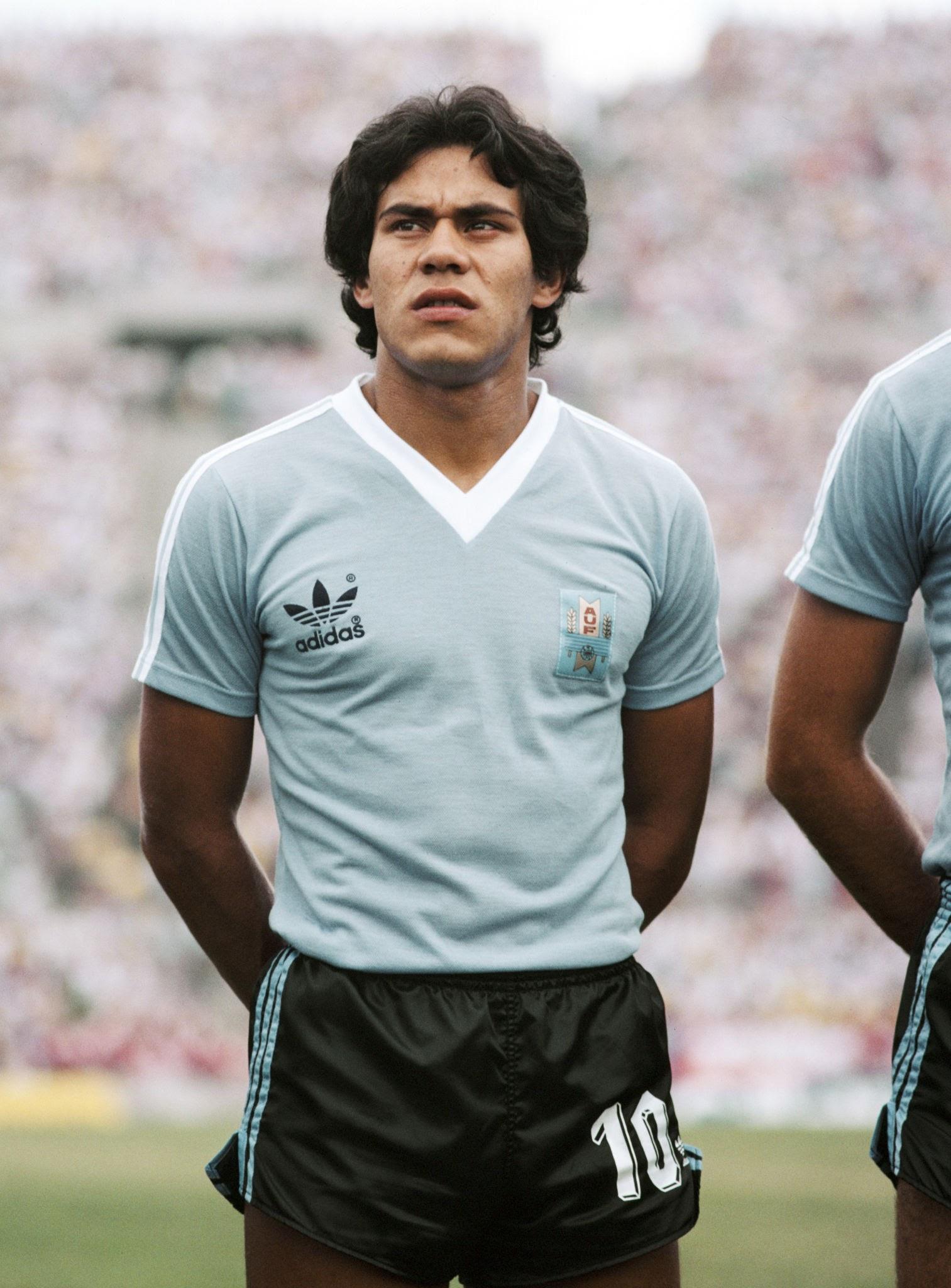 阿根廷传奇名宿：我想给内马尔屁股一脚，他比梅西差远了