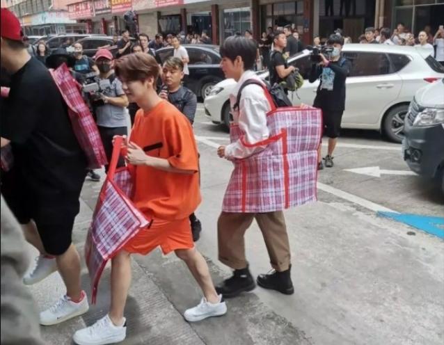 关晓彤热舞惊艳众人,关晓彤热舞春晚