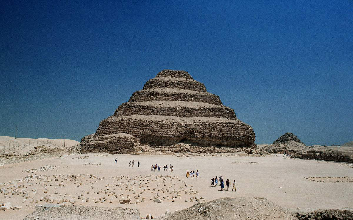 研究埃及金字塔方面的书,研究金字塔结构的专家