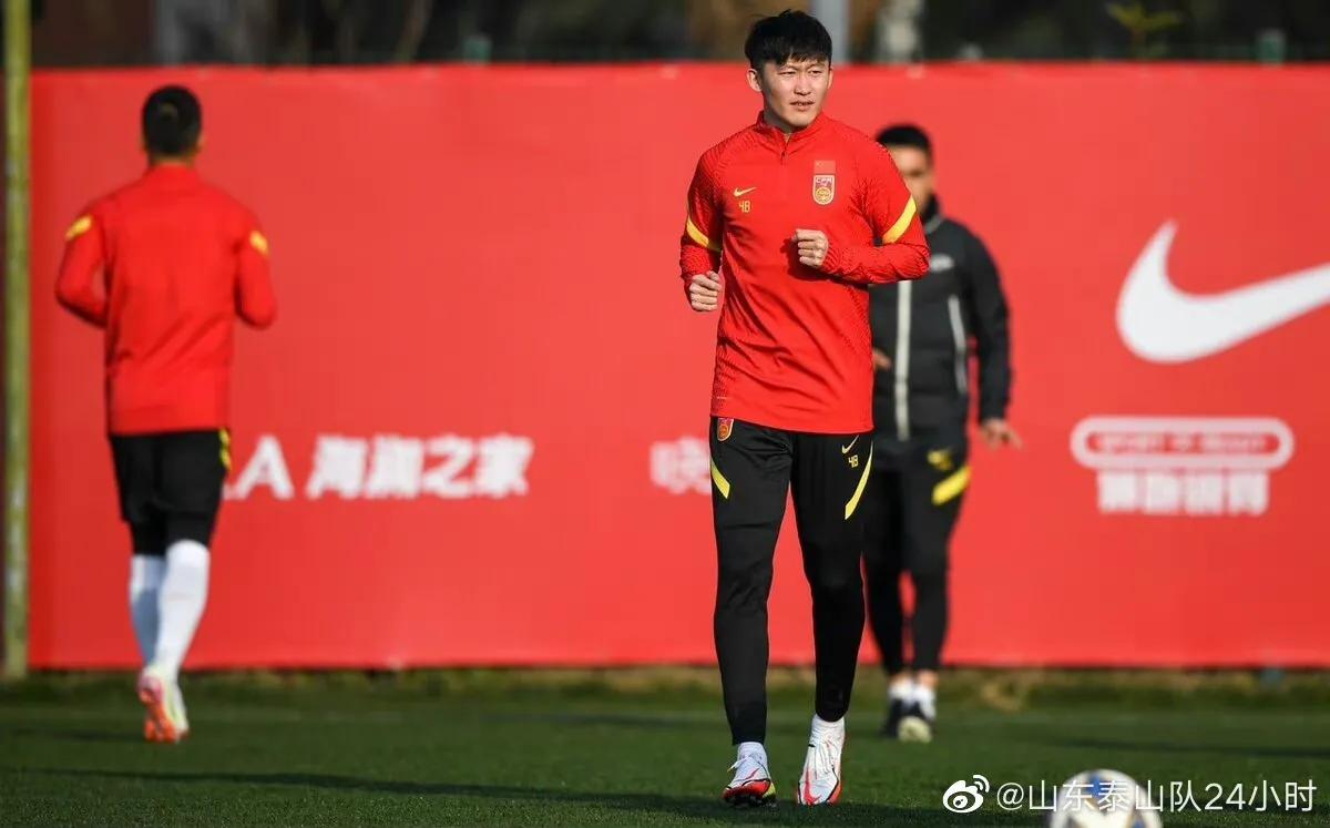 中国足球男子国家队集训名单,中国男子足球国家队射门训练日常