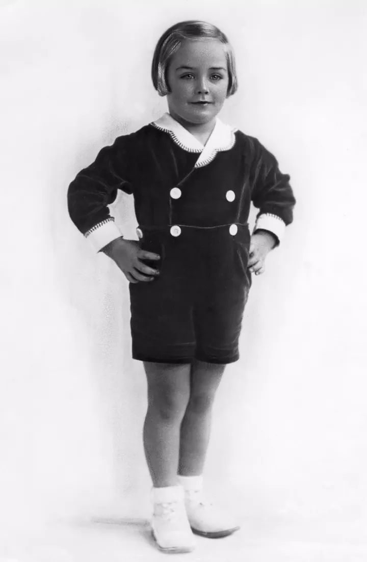 全球公认的最帅“法兰西情人”孤独终老，妻子出轨，怀疑杀死*夫情**