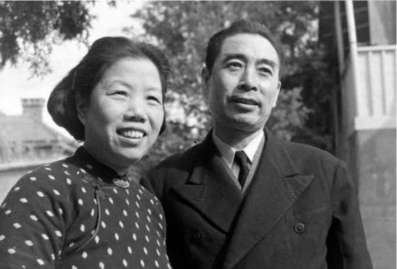 秘书回忆：因*颖超邓**属兔，84年八十大寿时，宋美龄送来一只水晶兔