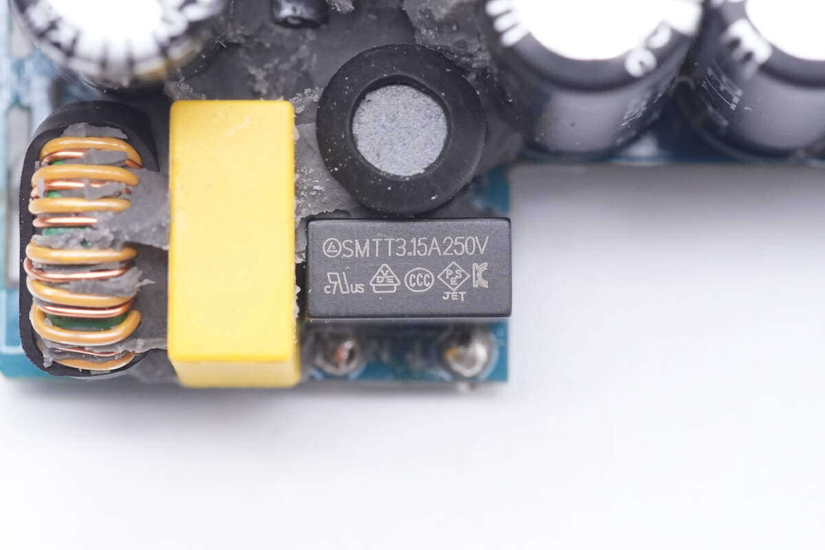 魅族pandaer65w充电器拆解,魅族pandaer氮化镓65w快充头评测